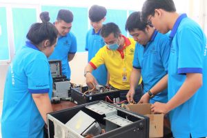 Sinh viên Cao đẳng có nhiều cơ hội việc làm nhờ chương trình đào tạo chú trọng thực hành và kỹ năng nghề